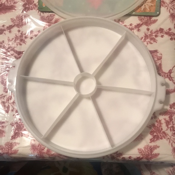 12 inch Round Divided Tupperware Bowl - Picture 2 of 12